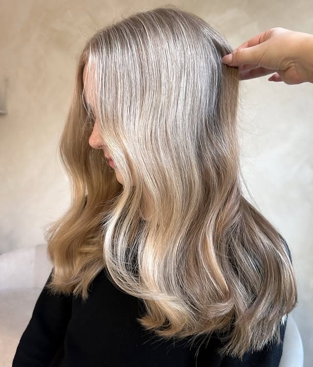 Honningblond med volum og bølger
